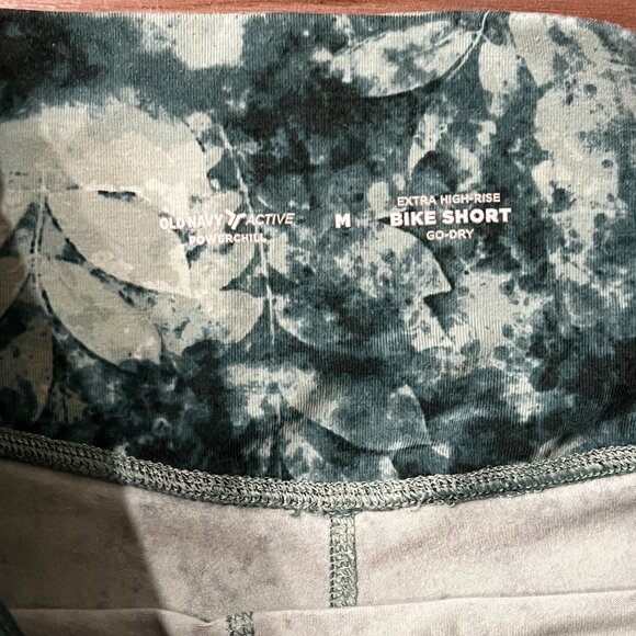 Old Navy Active Powerchill Bike Shorts Women's Medium Extra High Rise Green - Picture 2 of 3